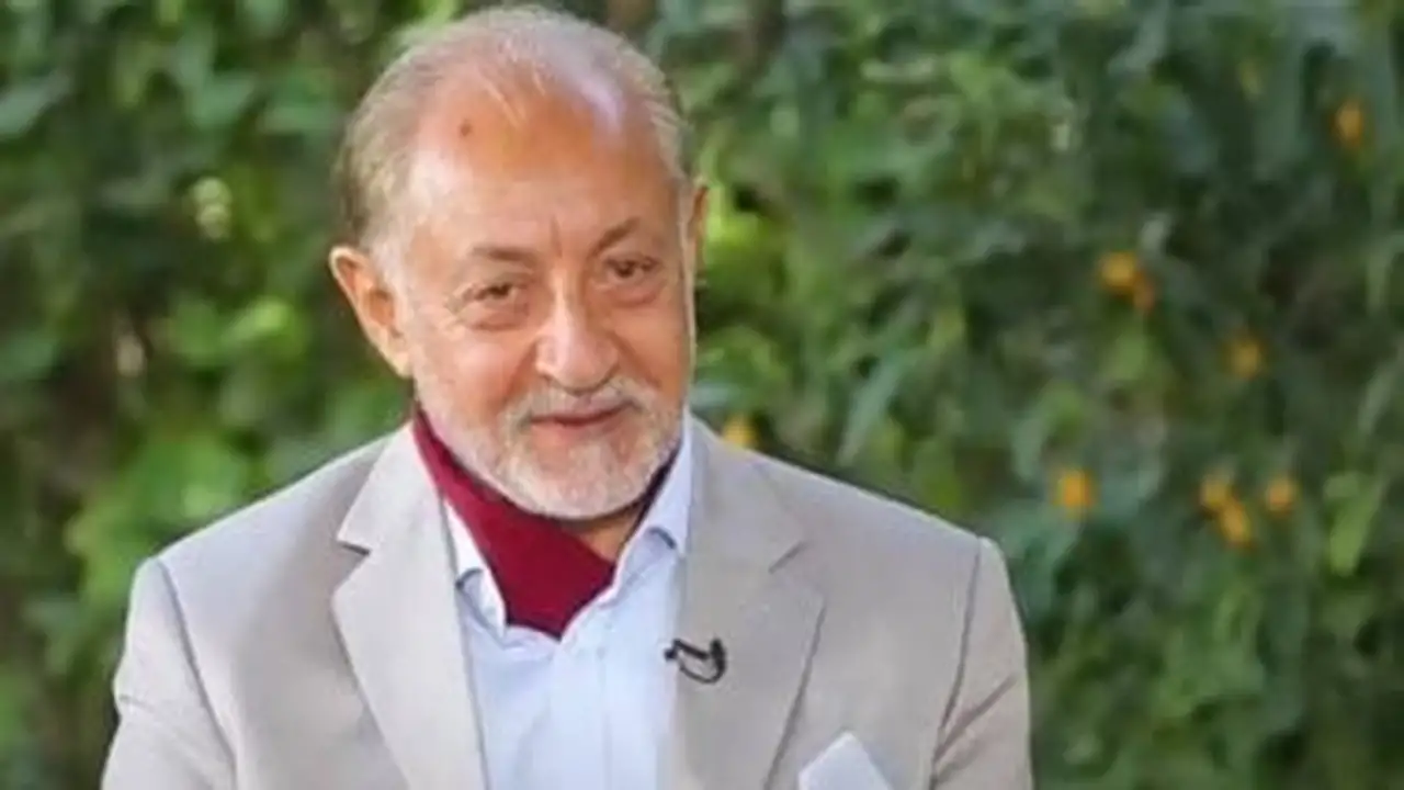 تطورات حالته الصحية.. عبد العزيز مخيون يوجه رسالة لمحبيه بعد مغادرة غرفة العمليات